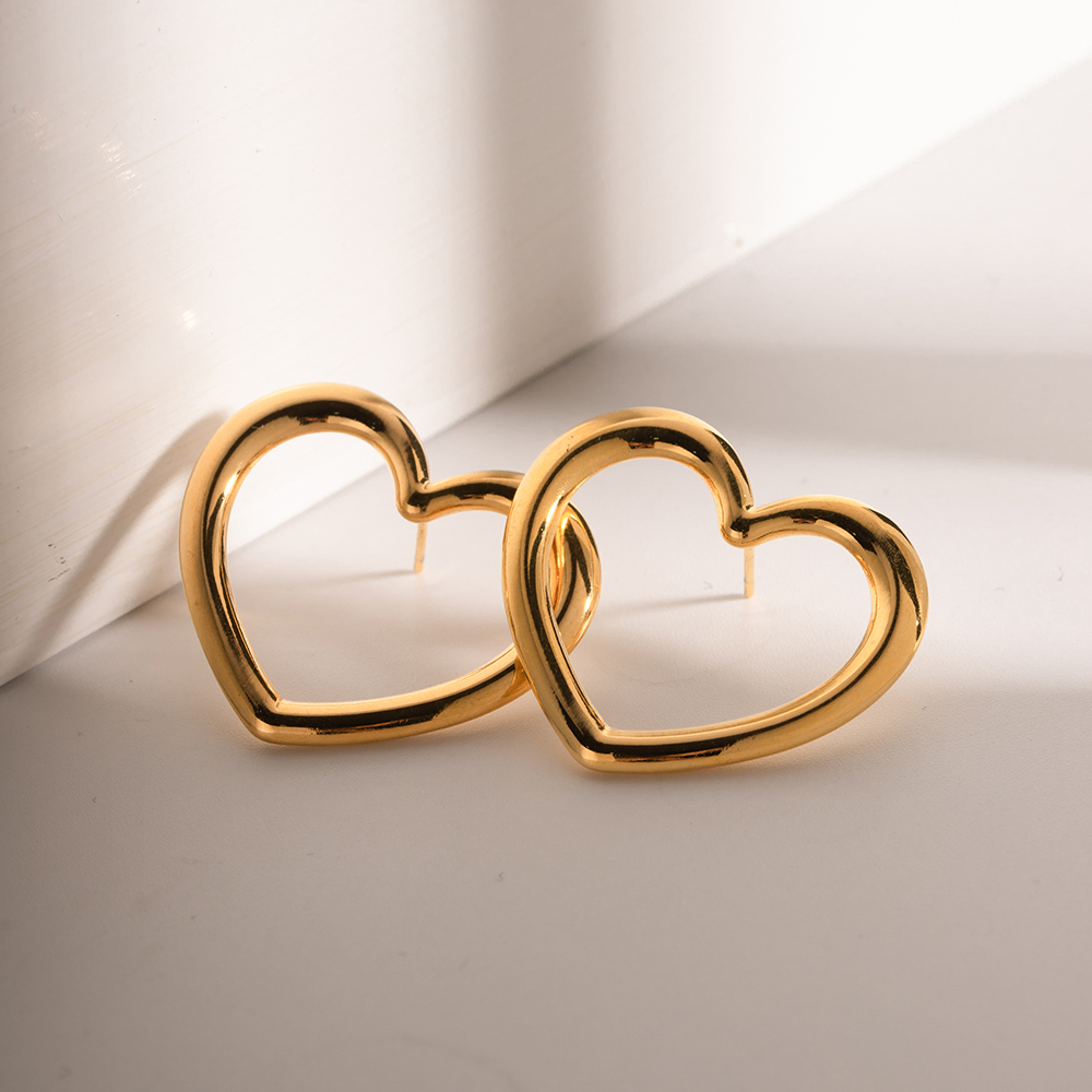 1 Pair Ig Style Simple Style Heart Shape Plating Hollow Out Stainless Steel 18k Gold Plated Ear Studs display picture 9