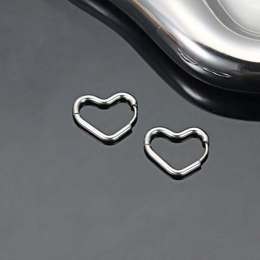 1 Pair Simple Style Heart Shape Plating Metal Stainless Steel 18k Gold Plated Hoop Earrings display picture 4