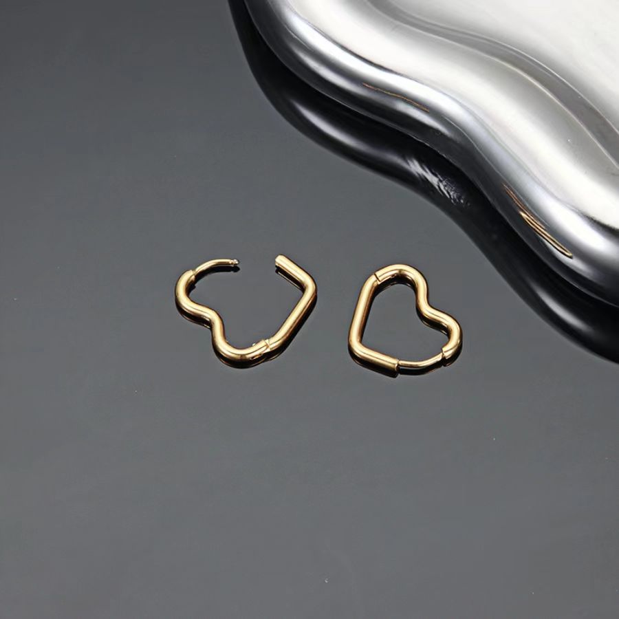 1 Pair Simple Style Heart Shape Plating Metal Stainless Steel 18k Gold Plated Hoop Earrings display picture 6
