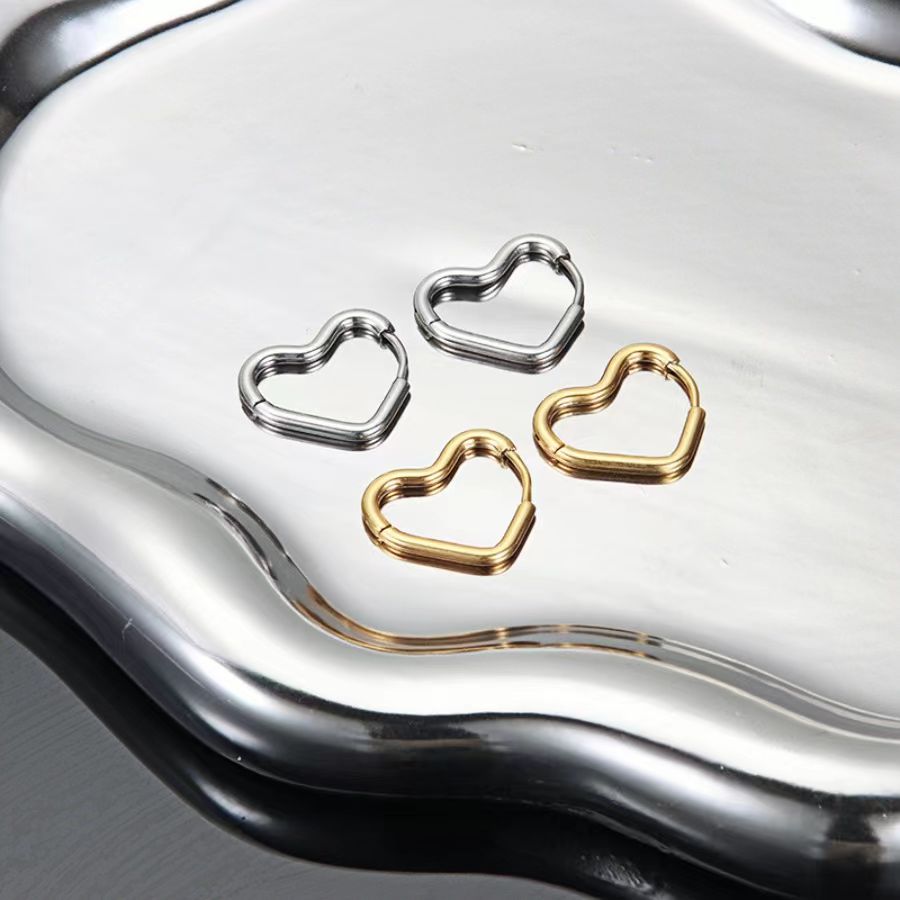 1 Pair Simple Style Heart Shape Plating Metal Stainless Steel 18k Gold Plated Hoop Earrings display picture 7