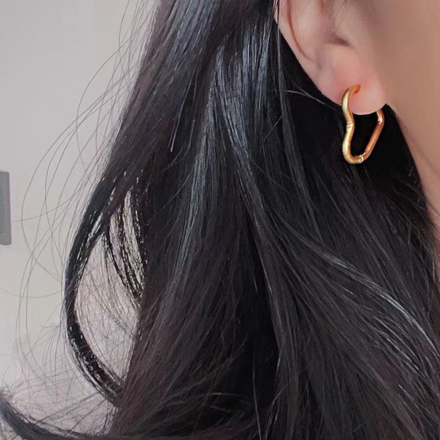 1 Pair Simple Style Heart Shape Plating Metal Stainless Steel 18k Gold Plated Hoop Earrings display picture 5