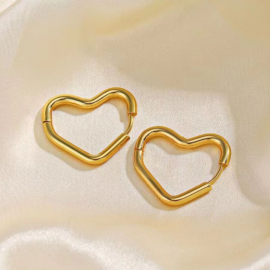 1 Pair Simple Style Heart Shape Plating Metal Stainless Steel 18k Gold Plated Hoop Earrings display picture 2