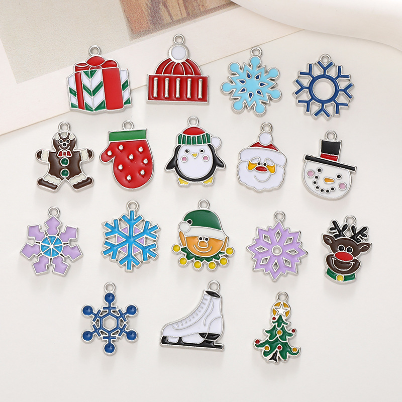 Cute Christmas Tree Alloy Enamel Plating Flakes Christmas Charms Jewelry Accessories display picture 3