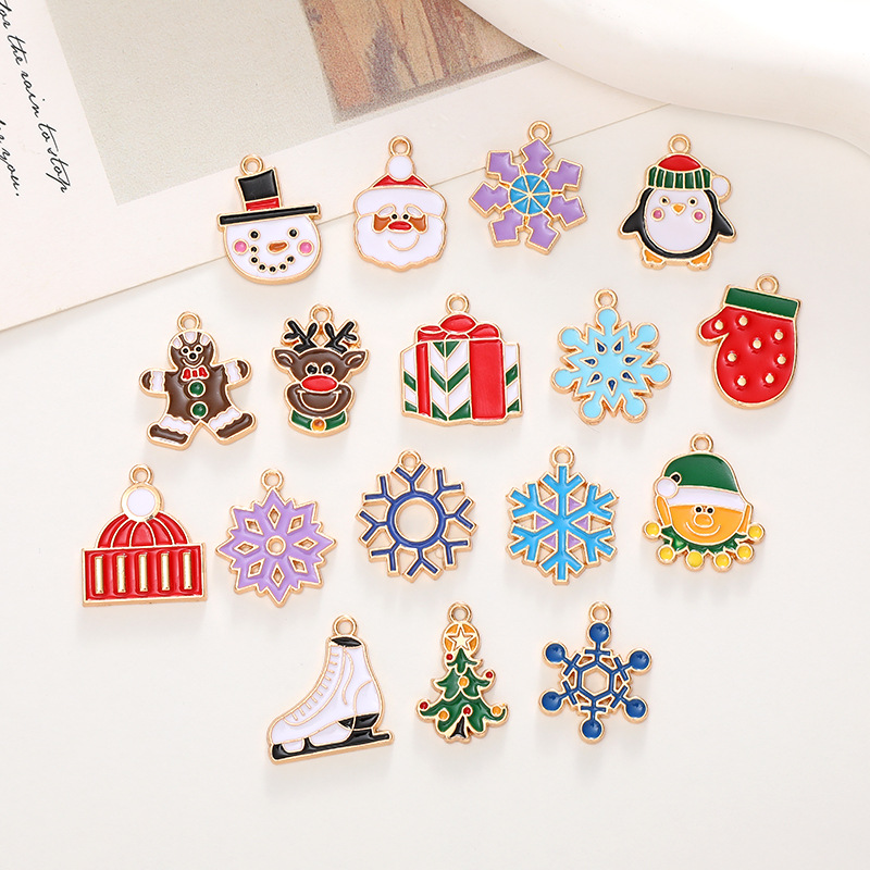 Cute Christmas Tree Alloy Enamel Plating Flakes Christmas Charms Jewelry Accessories display picture 4