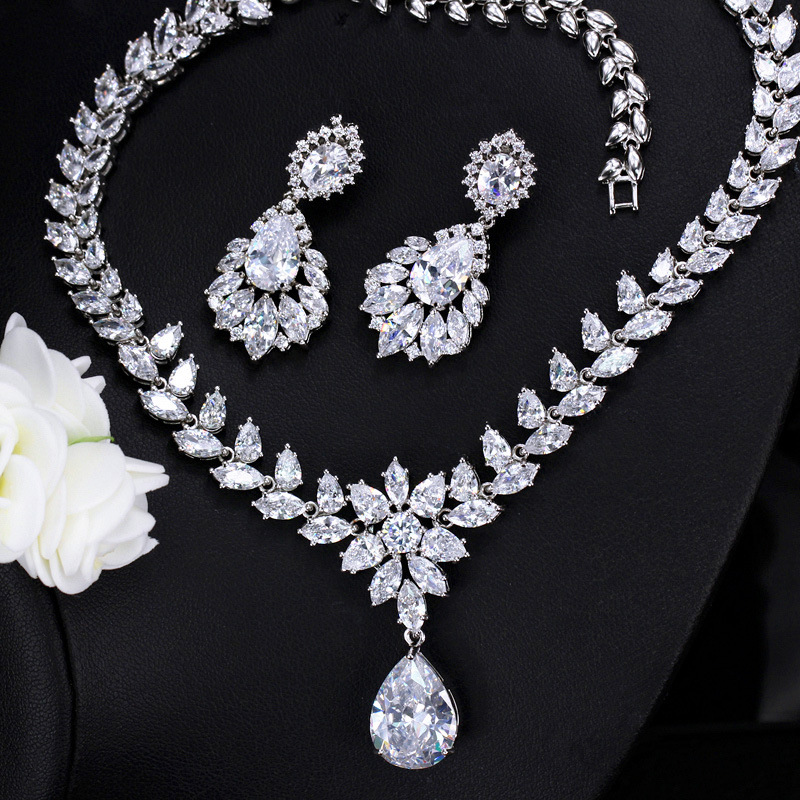 Luxurious Wedding Bridal Water Droplets Flower Copper Plating Inlay Artificial Gemstones White Gold Plated Rhodium Plated Jewelry Set display picture 3