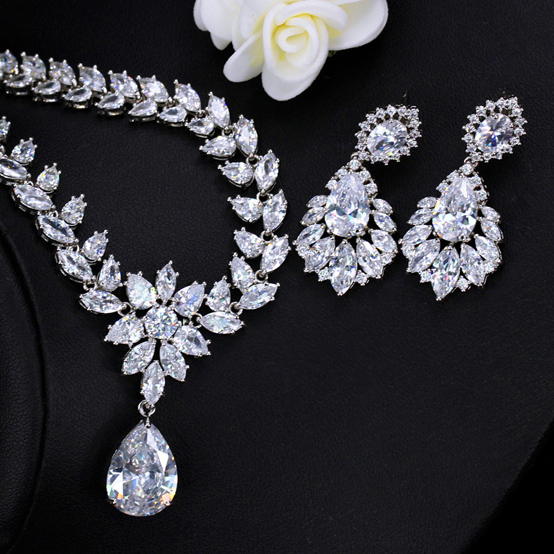 Luxurious Wedding Bridal Water Droplets Flower Copper Plating Inlay Artificial Gemstones White Gold Plated Rhodium Plated Jewelry Set display picture 5