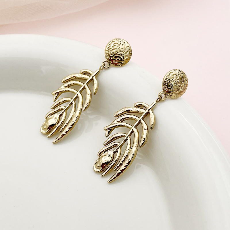 1 Pair Elegant Vintage Style Luxurious Feather Plating 304 Stainless Steel Gold Plated Drop Earrings display picture 2