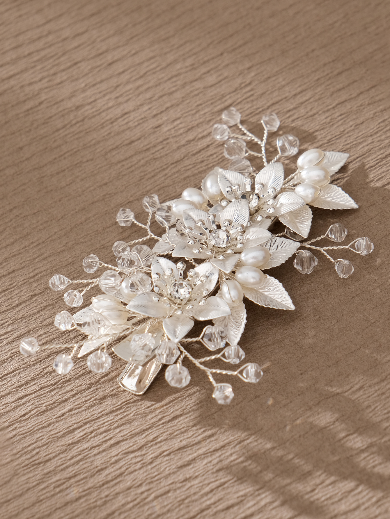 Japanese Style Flower Artificial Pearl Rhinestone Hair Clip display picture 7