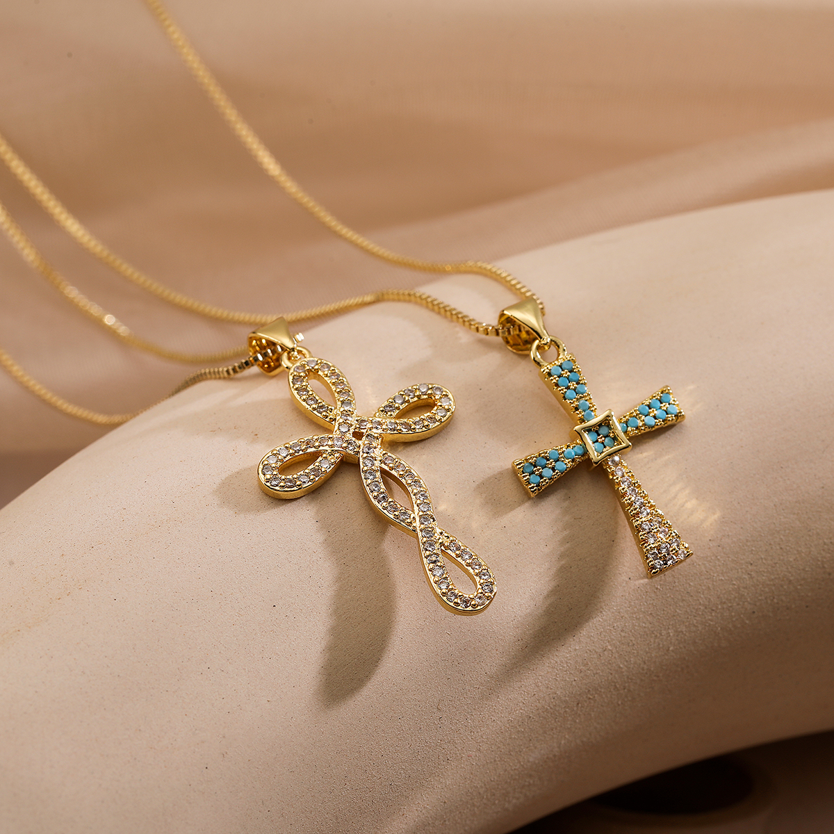 Einfacher Stil Pendeln Kreuzen Kupfer 18 Karat Vergoldet Zirkon Halskette Mit Anhänger In Masse display picture 4