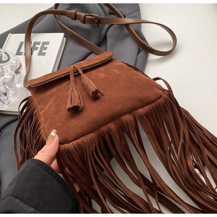 Women's Fabric Solid Color Vintage Style Tassel Square Magnetic Buckle Crossbody Bag display picture 7