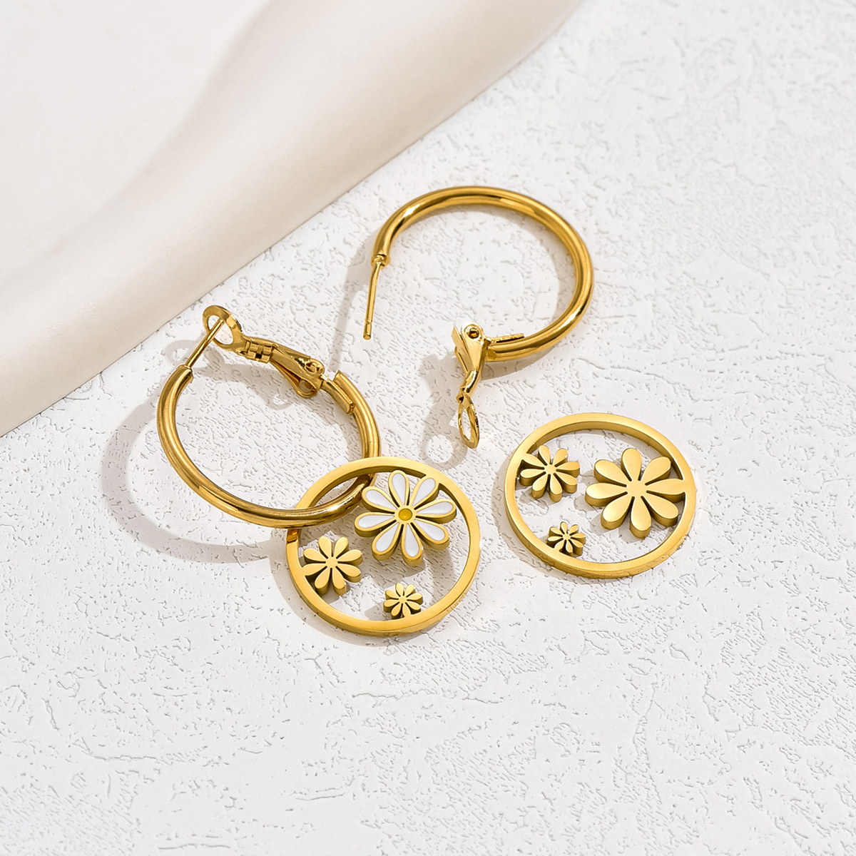 1 Pair IG Style Lady Commute Flower Plating 201 Stainless Steel 18K Gold Plated Drop Earrings display picture 4