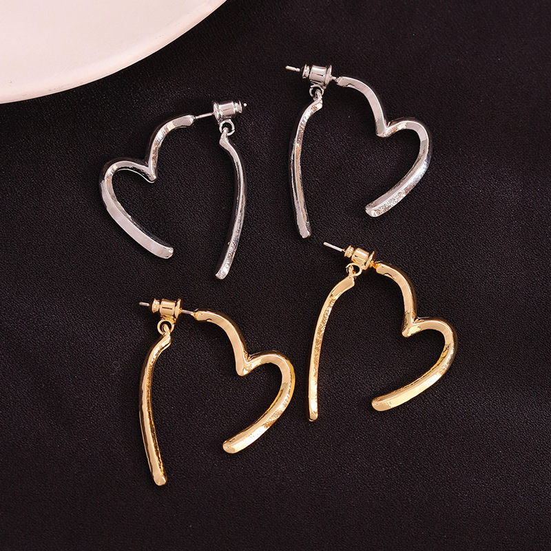 1 Pair Vintage Style Heart Shape Solid Color Alloy Drop Earrings display picture 5