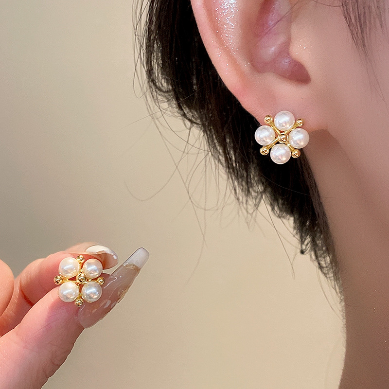 1 Pair Elegant Sweet Solid Color Flower Alloy Ear Studs display picture 3