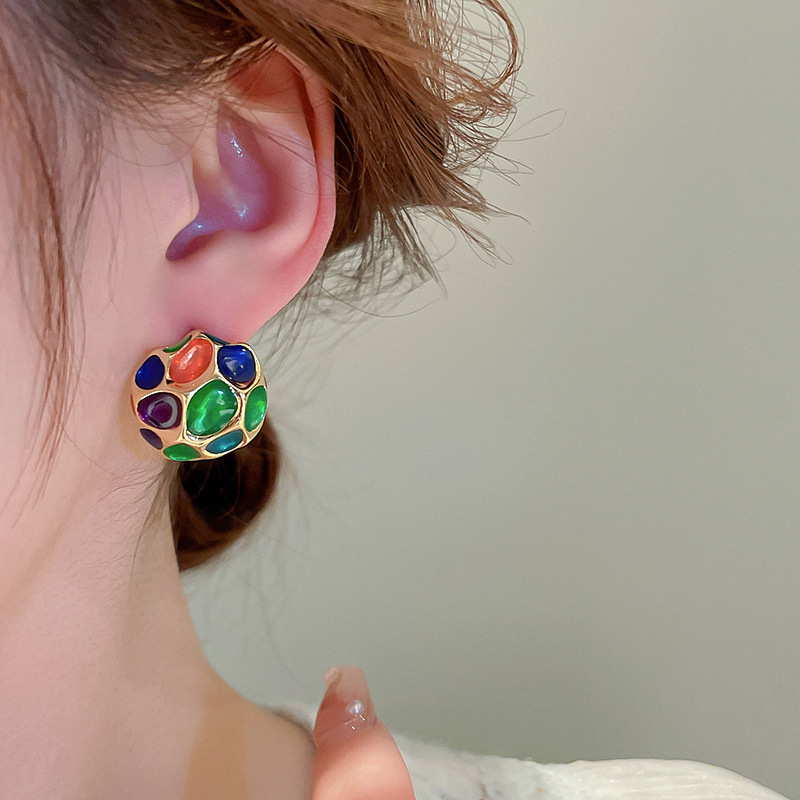 1 Pair Vintage Style Novelty Color Block Alloy Ear Studs display picture 2