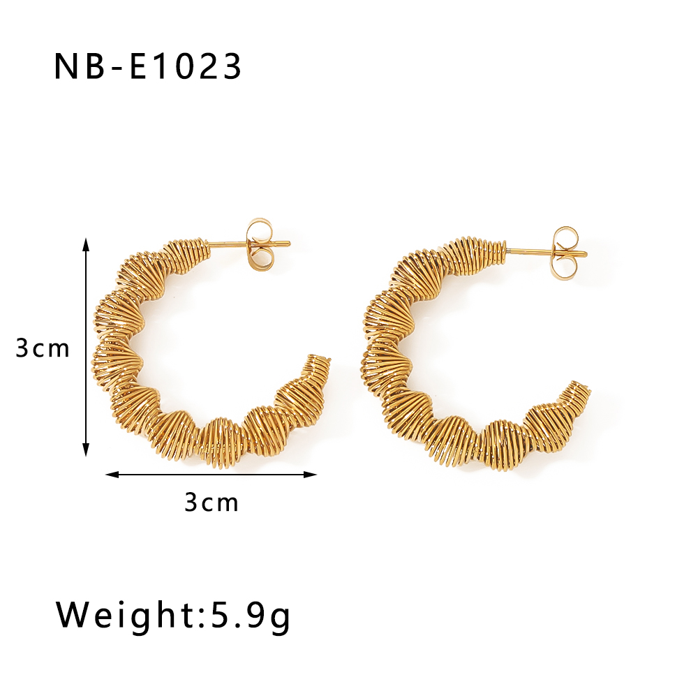 1 Pair Vintage Style Novelty C Shape The Answer Twist Plating Hollow Out Stainless Steel 18K Gold Plated Hoop Earrings display picture 2
