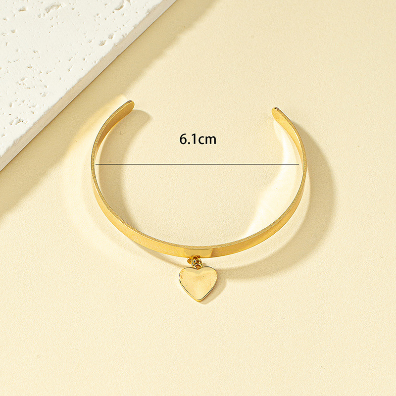 European And American Popular Ornament Simple Hand Love Bracelet Heart-shaped Pendant Bracelet  Hot Sale Factory Direct Sales display picture 1