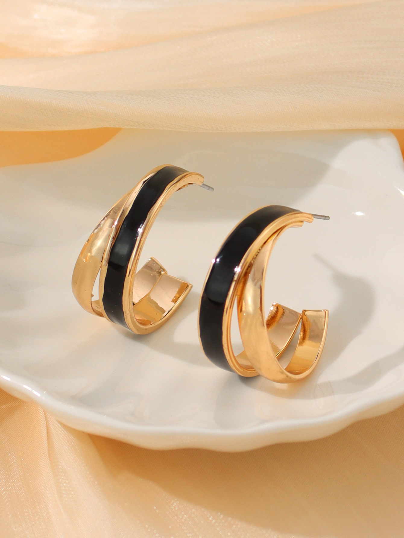 1 Pair Elegant Lady Geometric Enamel Iron Earrings display picture 9