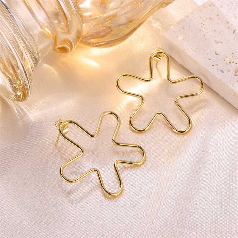 1 Pair Simple Style Flower Plating Stainless Steel 18k Gold Plated Ear Studs display picture 2