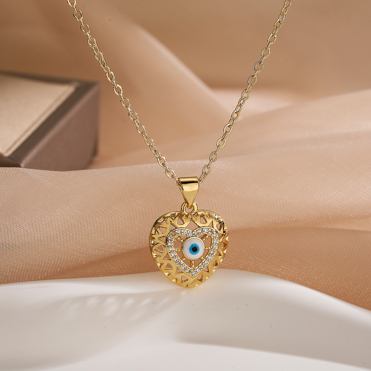 Sweet Commute Star Heart Shape Copper Plating Inlay Zircon 18k Gold Plated Pendant Necklace display picture 5