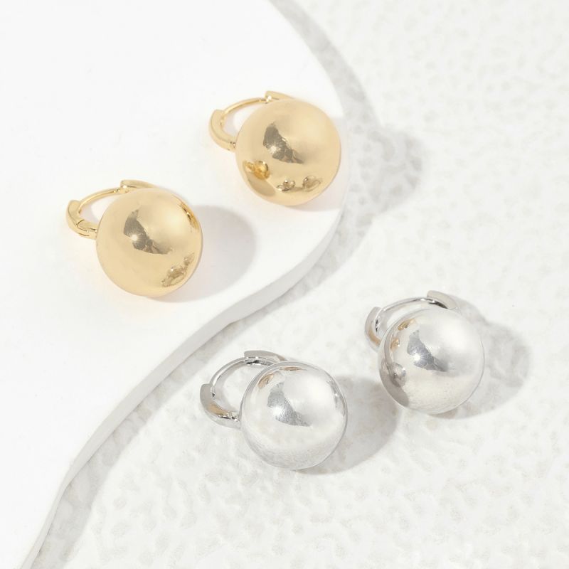 1 Paar Lässig Einfacher Stil Ball Polieren Kupfer K Vergoldet Reif Ohrringe display picture 1