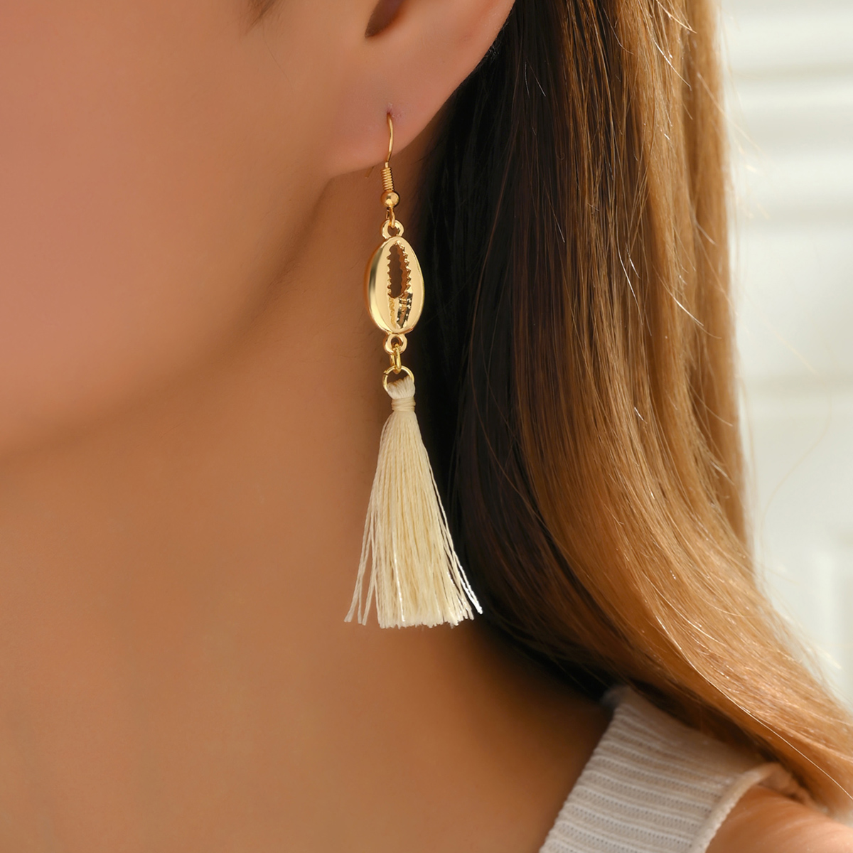 1 Pair Elegant Streetwear Shell Handmade Tassel Plating Alloy Gold Plated Drop Earrings display picture 4
