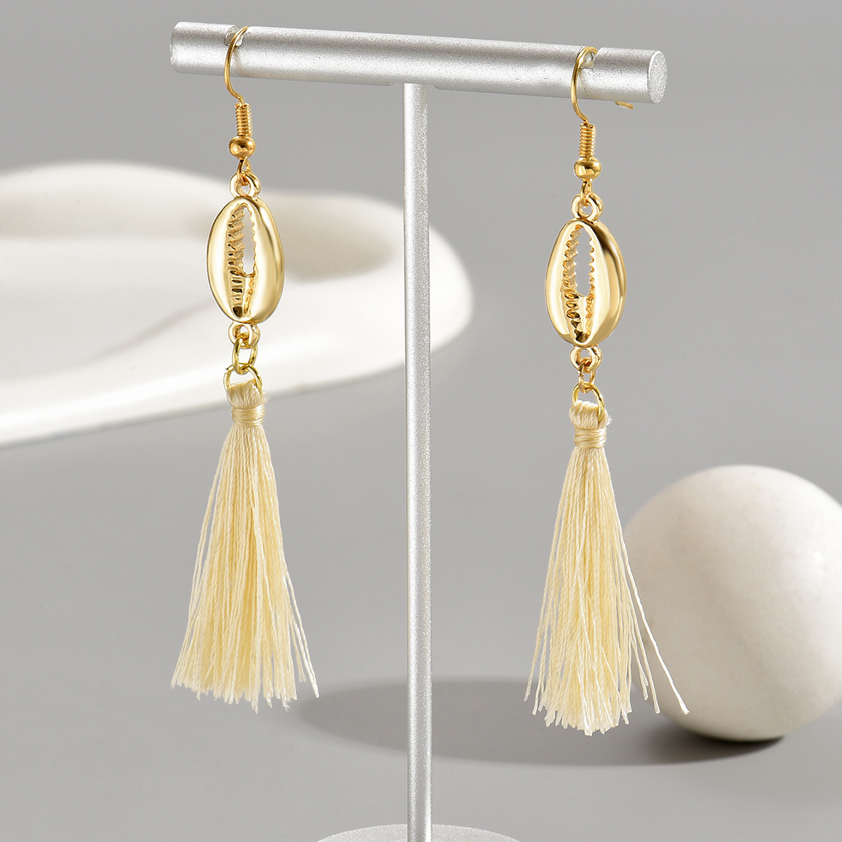 1 Pair Elegant Streetwear Shell Handmade Tassel Plating Alloy Gold Plated Drop Earrings display picture 1