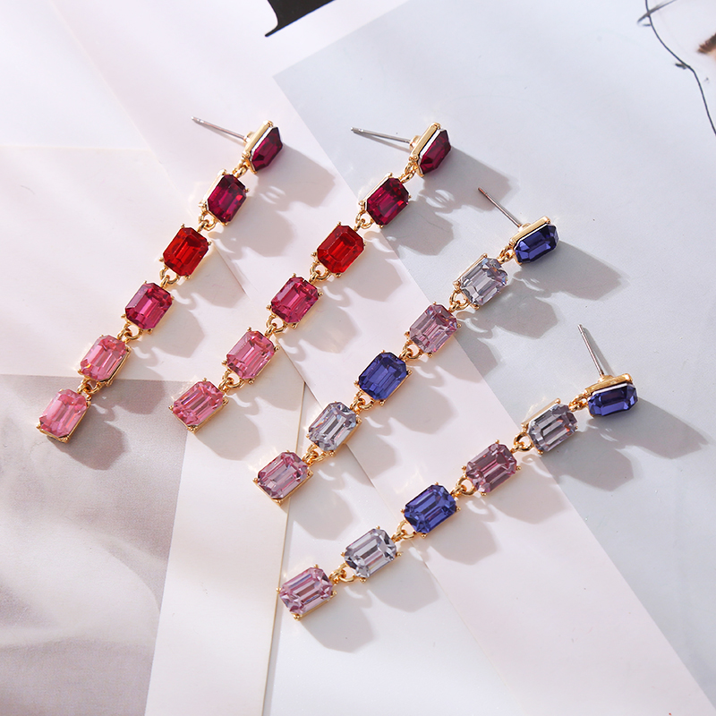 1 Pair Elegant Solid Color Inlay Alloy Rhinestones Drop Earrings display picture 2