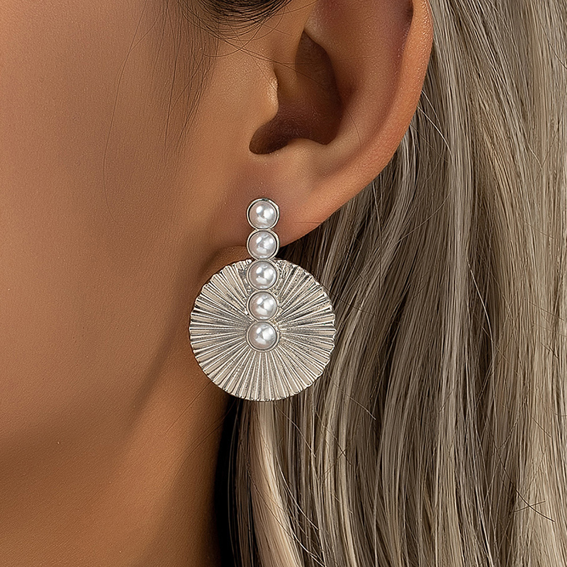 1 Paire Dame Rond Placage Incruster Alliage Perles Artificielles Plaqué Or 14k Boucles D'oreilles display picture 1