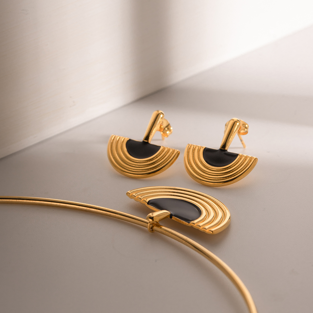 Großhandel Ig-stil Einfacher Stil Halbkreis Rostfreier Stahl Emaille Überzug 18 Karat Vergoldet Ohrringe Halskette display picture 3