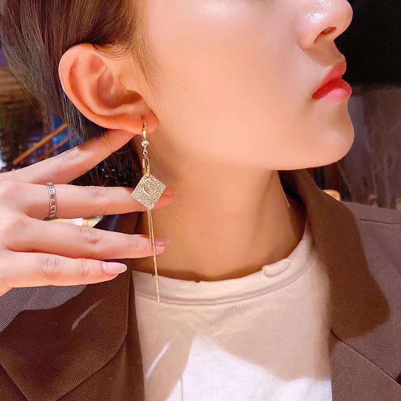 1 Pair Simple Style Streetwear Glittery Letter Rhombus Plating Inlay Alloy Copper Alloy Rhinestones Gold Plated Drop Earrings display picture 8