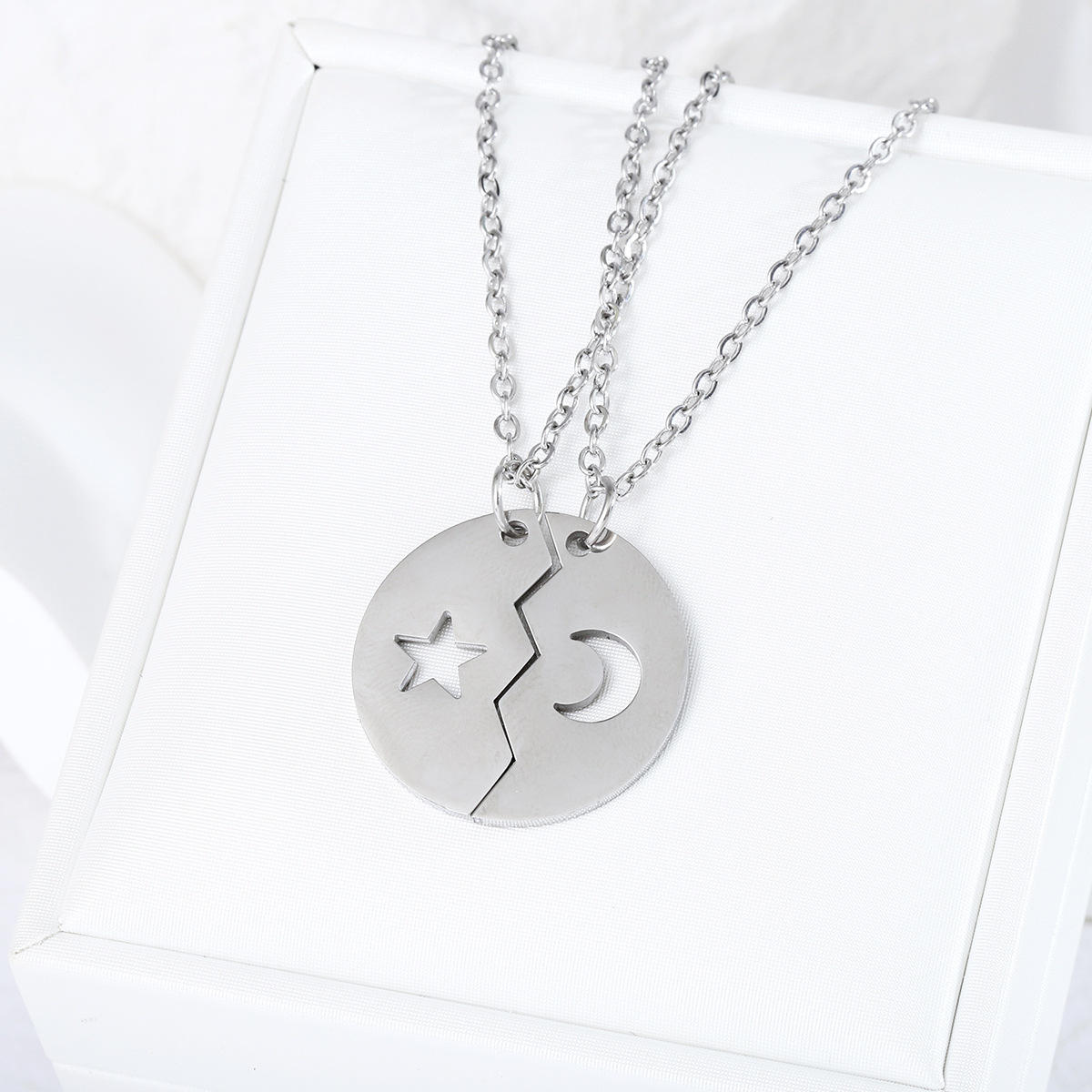 Simple Style Solid Color Stainless Steel Handmade Pendant Necklace display picture 2