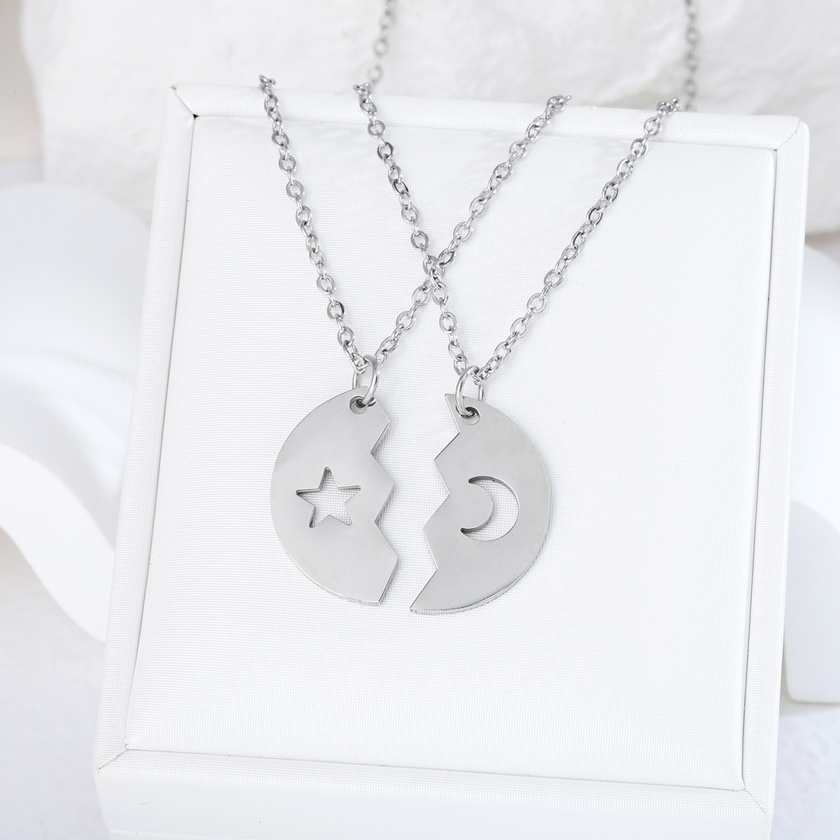 Simple Style Solid Color Stainless Steel Handmade Pendant Necklace display picture 5