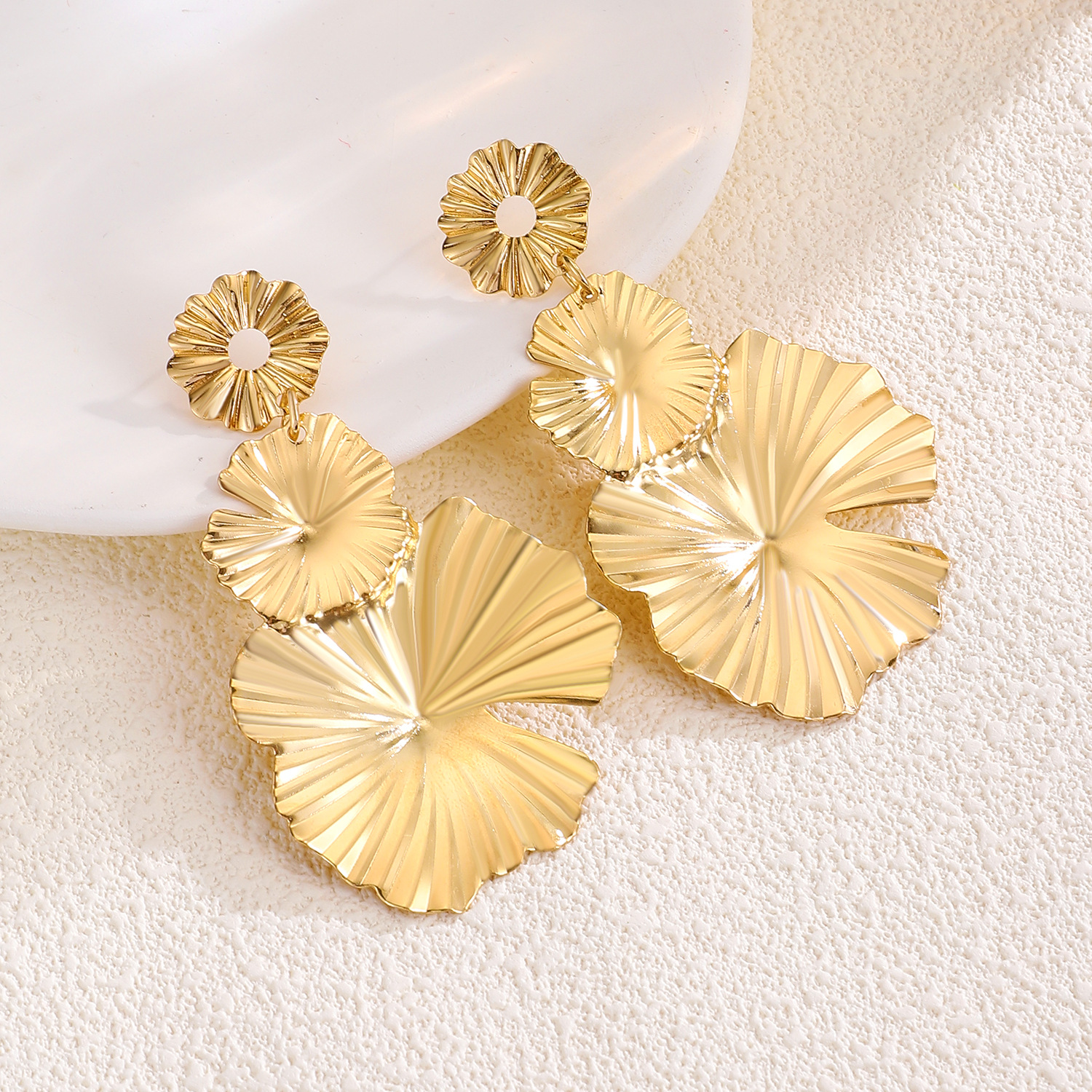1 Pair Simple Style Flower Plating Alloy 14k Gold Plated Silver Plated Drop Earrings display picture 3