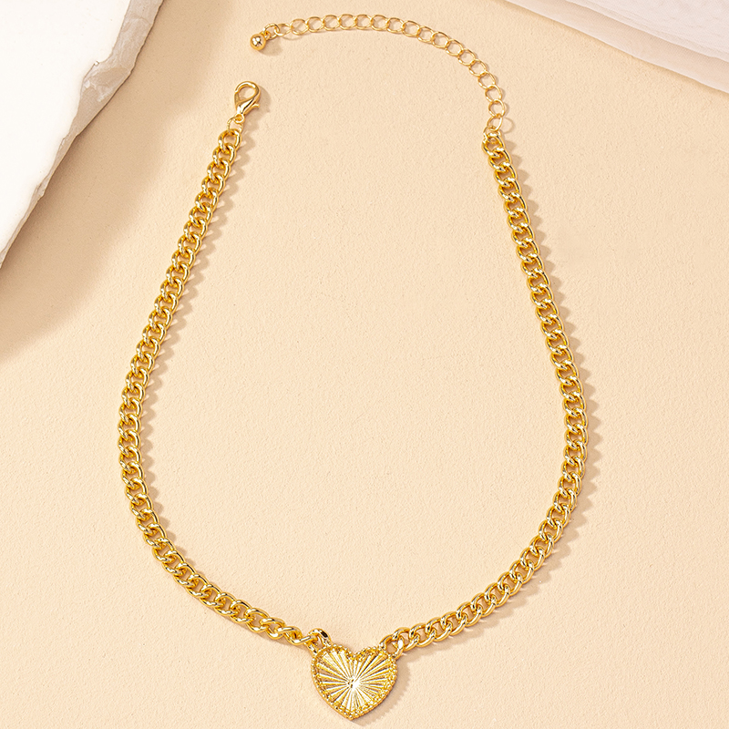 Retro Heart Shape Alloy Plating Gold Plated Women's Pendant Necklace display picture 5