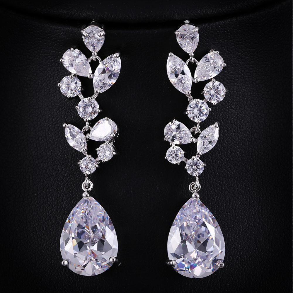 1 Pair Elegant Water Droplets Snowflake Plating Inlay Copper Zircon Rhodium Plated Drop Earrings display picture 3