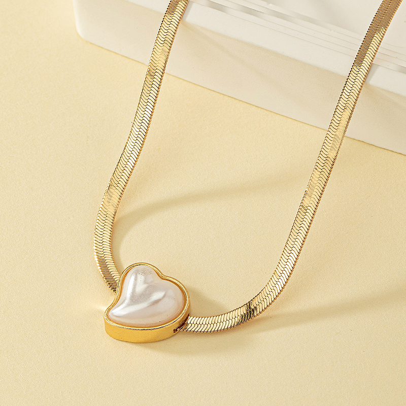 Elegant Commute Heart Shape Alloy Plastic Plating 14k Gold Plated Women's Pendant Necklace display picture 1