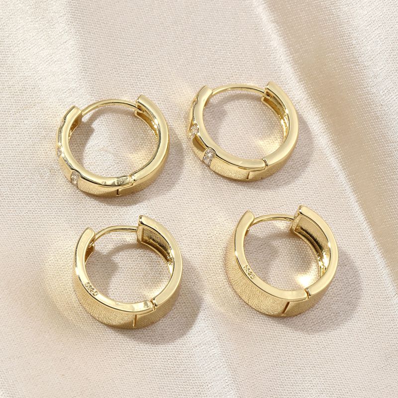 1 Pair Elegant Modern Style Simple Style Geometric Polishing Inlay Copper Zircon 18K Gold Plated Earrings display picture 2