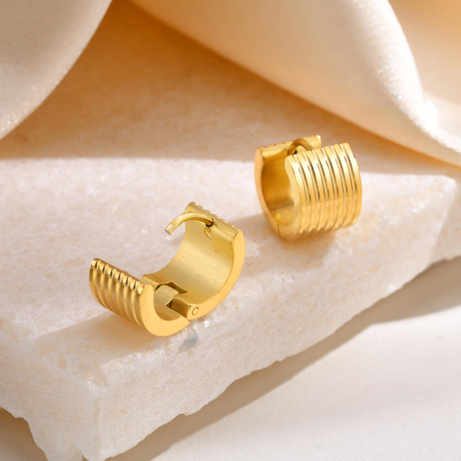 1 Pair Simple Style Streetwear Solid Color Plating 304 Stainless Steel 18K Gold Plated Hoop Earrings display picture 2