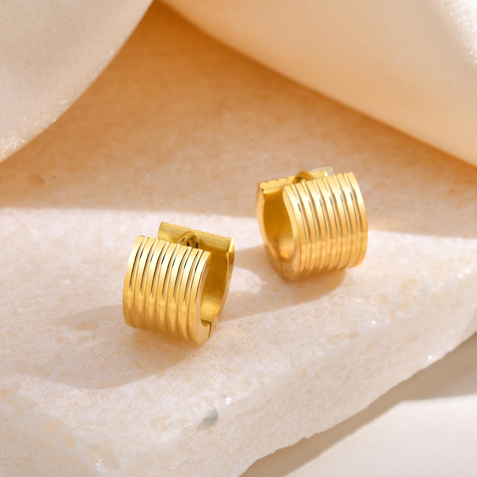 1 Pair Simple Style Streetwear Solid Color Plating 304 Stainless Steel 18K Gold Plated Hoop Earrings display picture 1