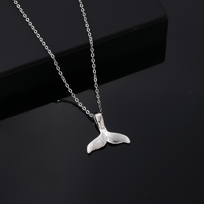 Hip-hop Vintage Style Simple Style Fish Tail Titanium Steel Plating Silver Plated Pendant Necklace display picture 5
