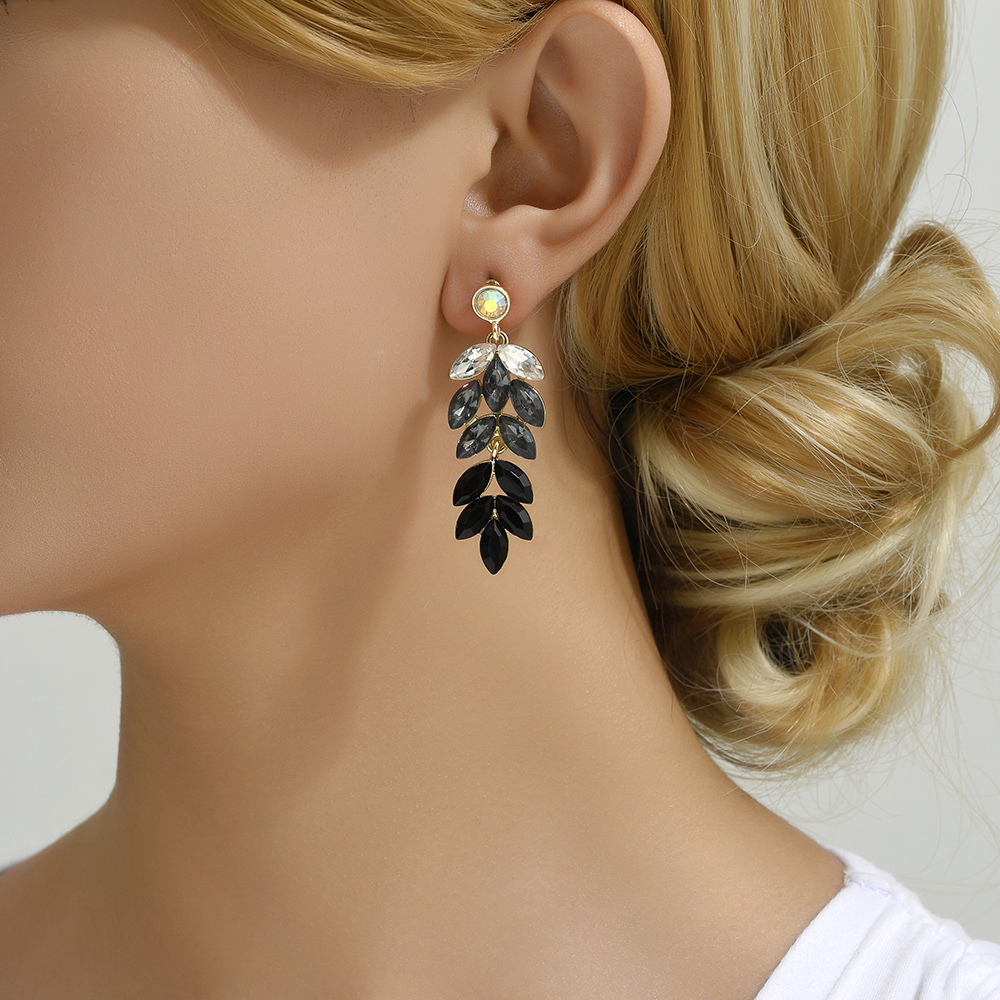 1 Pair Elegant Simple Style Geometric Leaves Inlay Alloy Glass Zircon Drop Earrings display picture 12