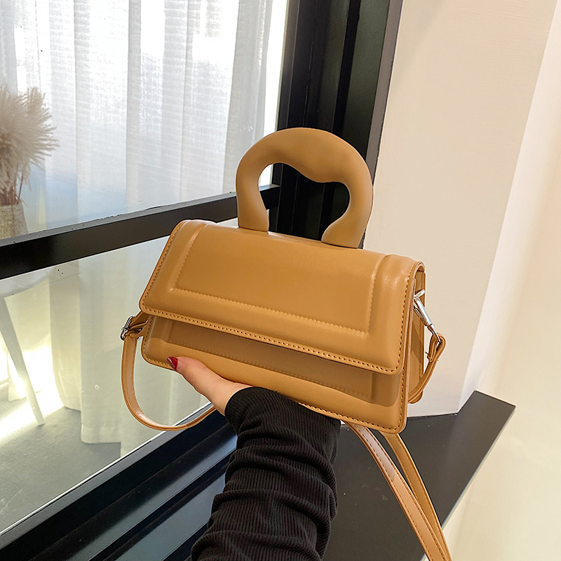 Women's All Seasons Pu Leather Solid Color Elegant Sewing Thread Square Zipper Magnetic Buckle Handbag display picture 15