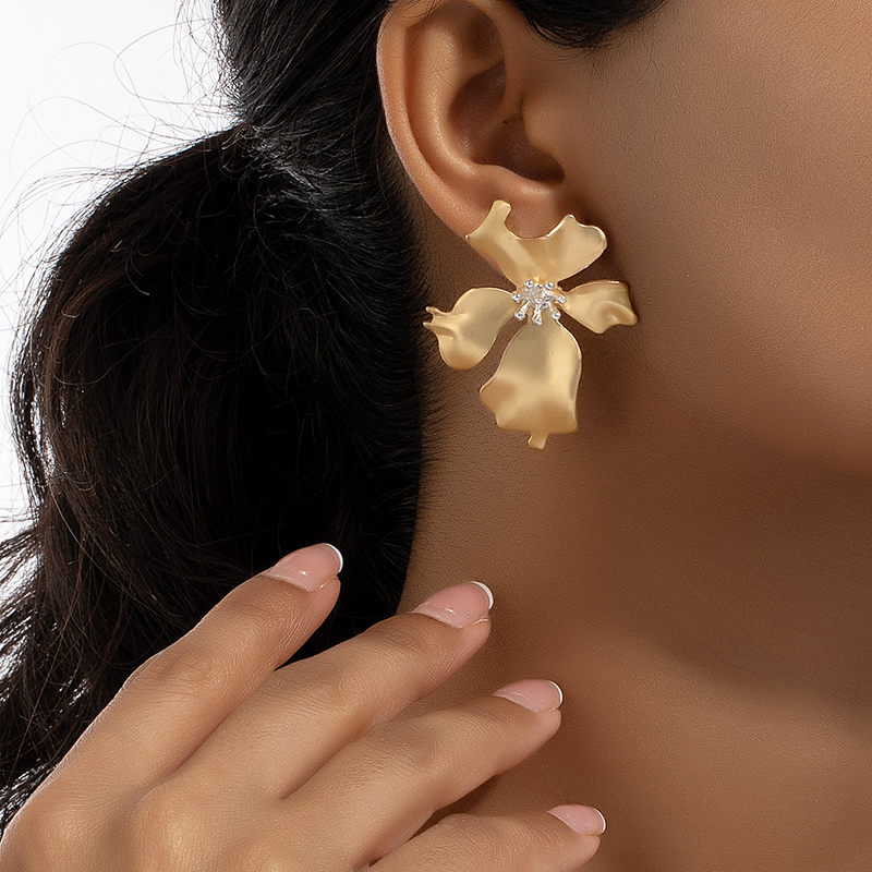 1 Pair Retro Luxurious Flower Spray Paint Alloy Ear Studs display picture 15