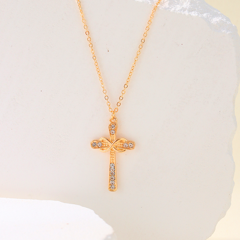 Simple Style Streetwear Cross Alloy Plating Inlay Zircon 14k Gold Plated Women's Pendant Necklace display picture 4