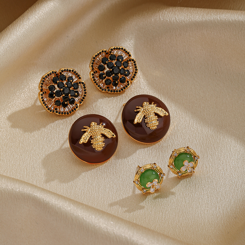 1 Pair Retro Flower Bee Plating Inlay Copper Agate Zircon 18k Gold Plated Ear Studs display picture 7