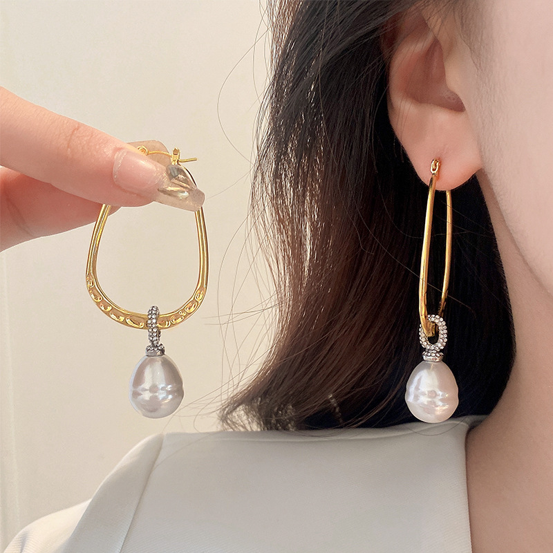 1 Pair Elegant Simple Style U Shape Inlay Imitation Pearl Alloy Zircon Gold Plated Drop Earrings display picture 2