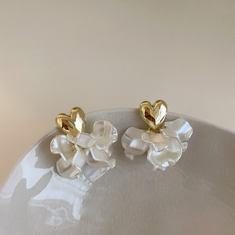 1 Pair Vacation Heart Shape Petal Alloy Shell Drop Earrings display picture 4
