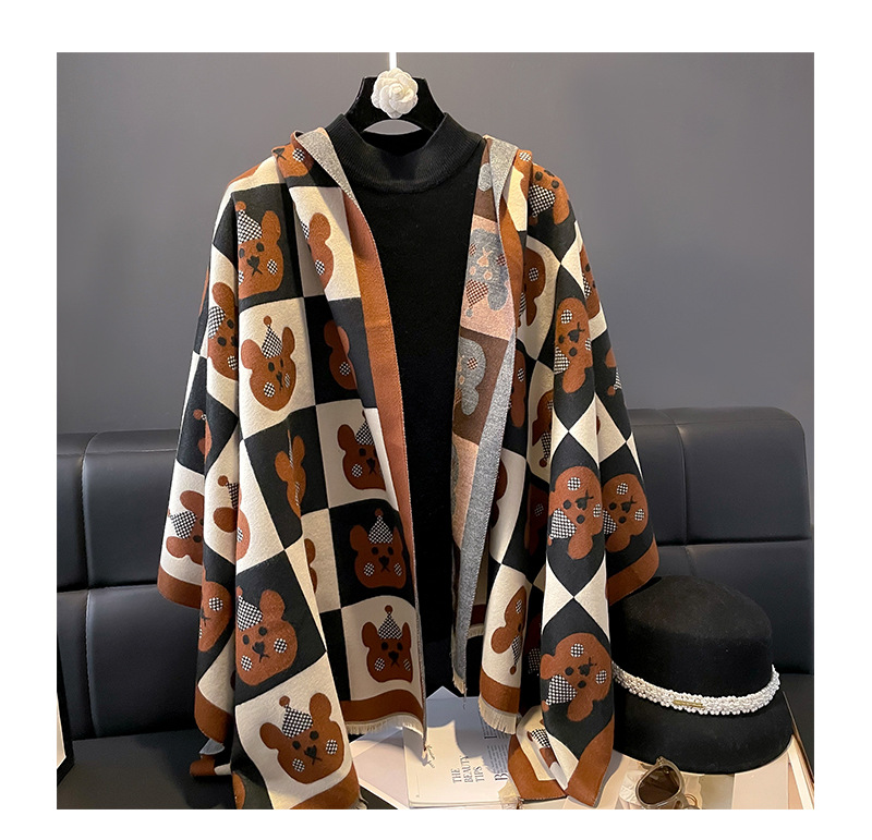 Women's Elegant Cute Simple Style Bear Polyester Shawl display picture 1