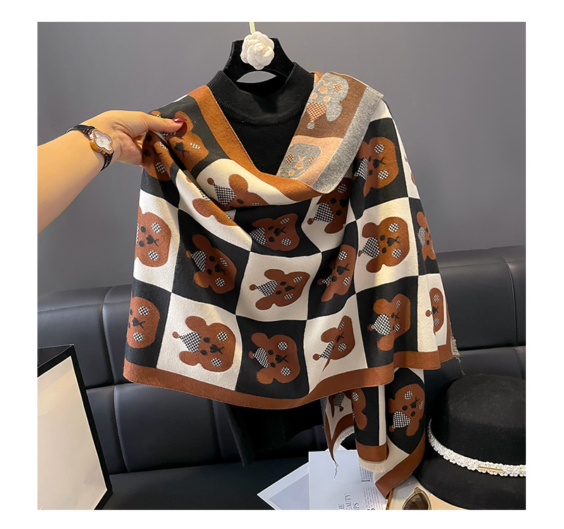 Women's Elegant Cute Simple Style Bear Polyester Shawl display picture 2