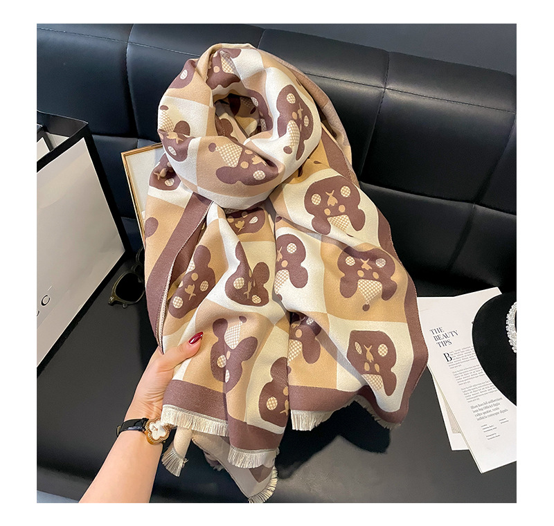 Women's Elegant Cute Simple Style Bear Polyester Shawl display picture 11